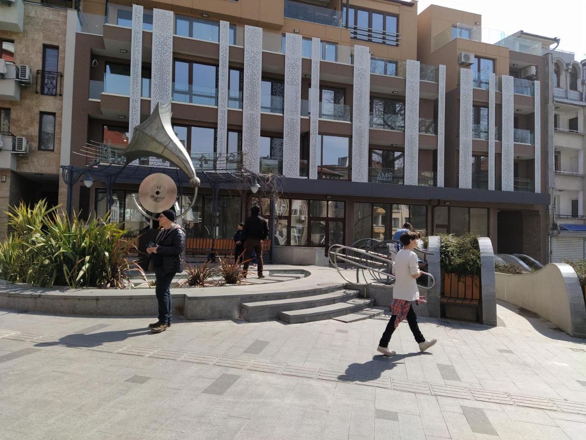 Top Center Apartment Gramophone With Private Parking ブルガス エクステリア 写真