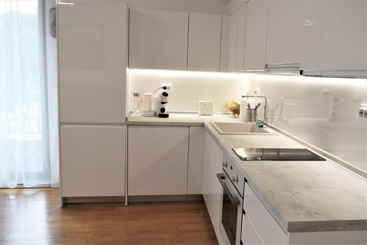 Top Center Apartment Gramophone With Private Parking ブルガス エクステリア 写真