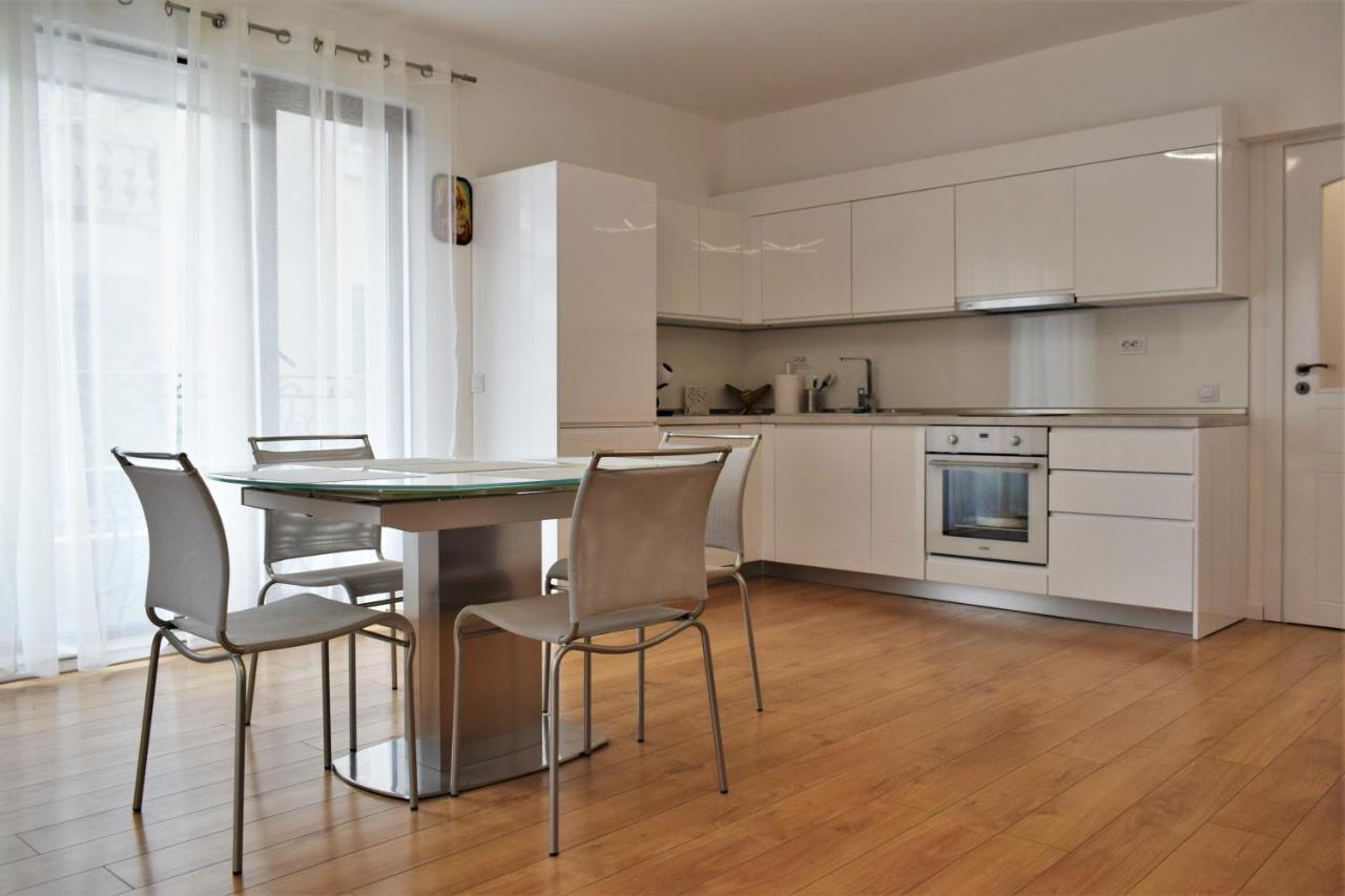 Top Center Apartment Gramophone With Private Parking ブルガス エクステリア 写真
