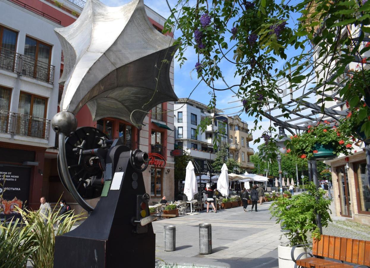 Top Center Apartment Gramophone With Private Parking ブルガス エクステリア 写真