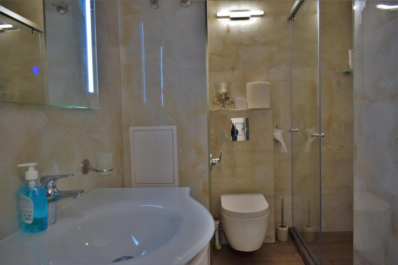 Top Center Apartment Gramophone With Private Parking ブルガス エクステリア 写真