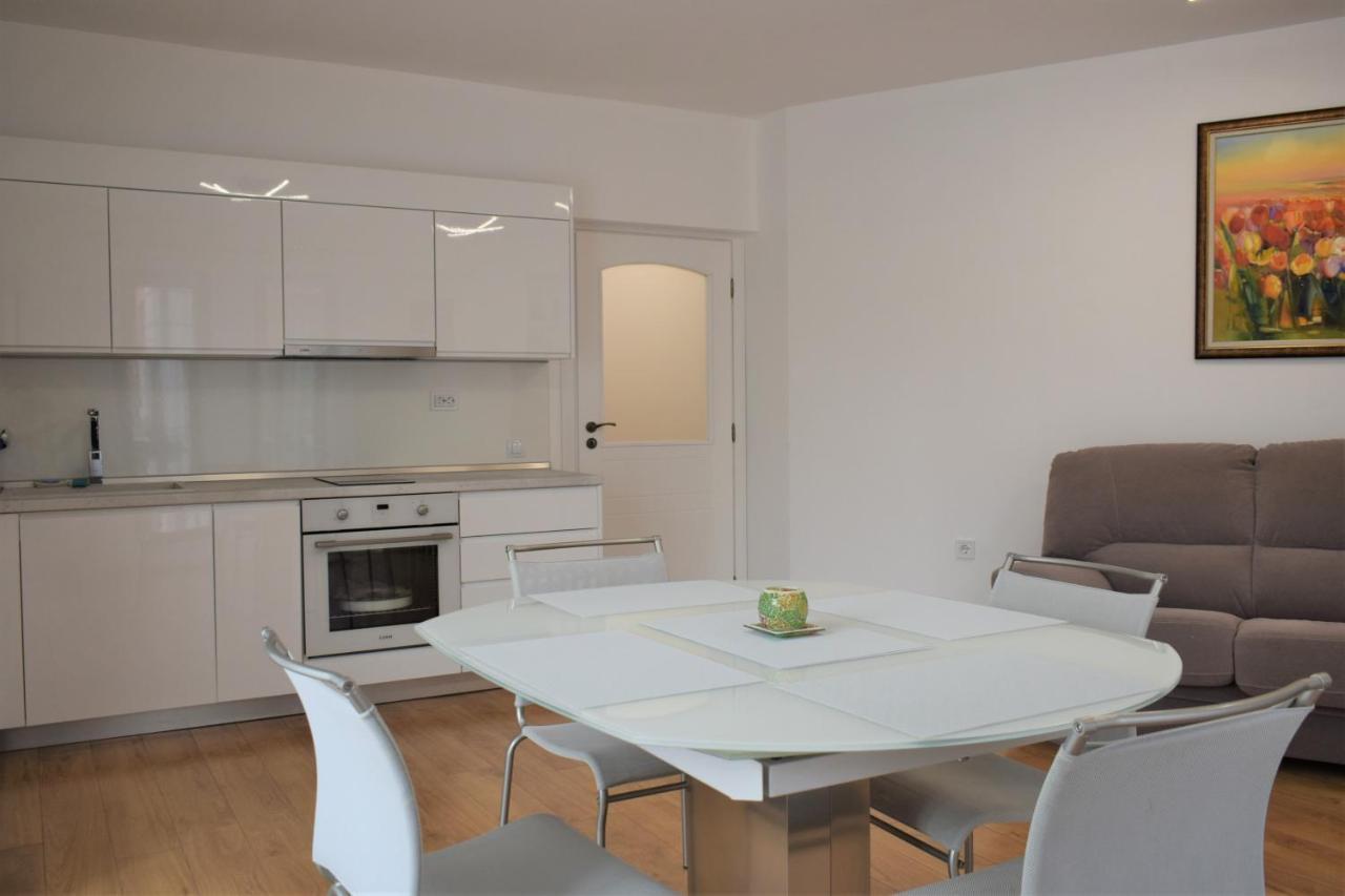 Top Center Apartment Gramophone With Private Parking ブルガス エクステリア 写真